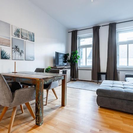 Cozy Apartment Steps Away From Subway Station Vienna Exterior photo